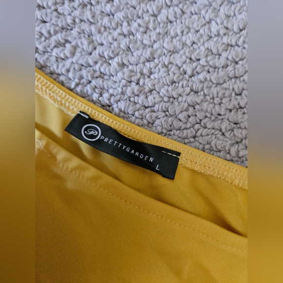 Pretty Garden Satin Dress - Picture 5 of 5